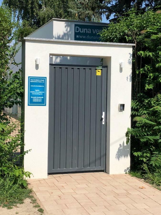 ホテルDuna Vendeghaz Fadd-Dombori エクステリア 写真